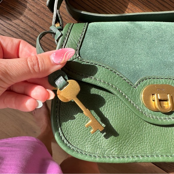 Green Fossil Crossbody Purse - Picture 4 of 16